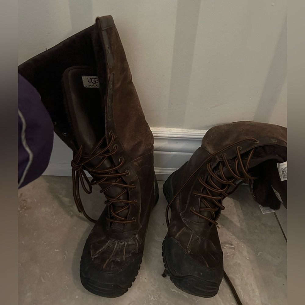 Ugg tall adirondack winter boot size 8